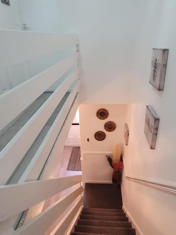 Bv Luxury Spacious 3 Bedroom House At Isaac Close Manchester