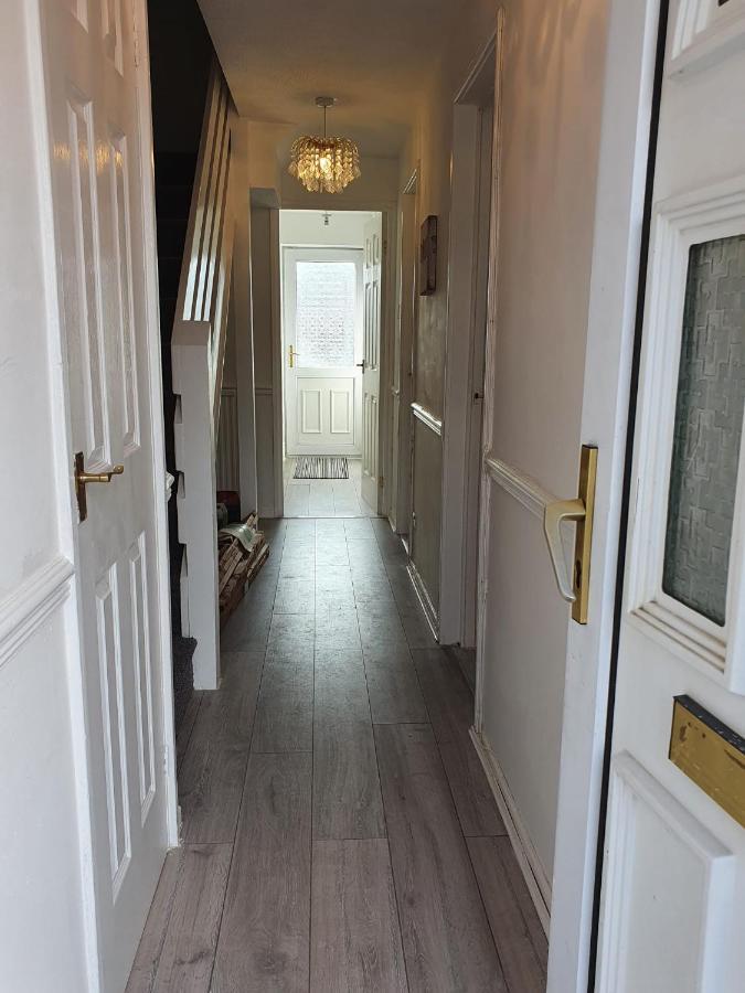 Bv Luxury Spacious 3 Bedroom House At Isaac Close Manchester