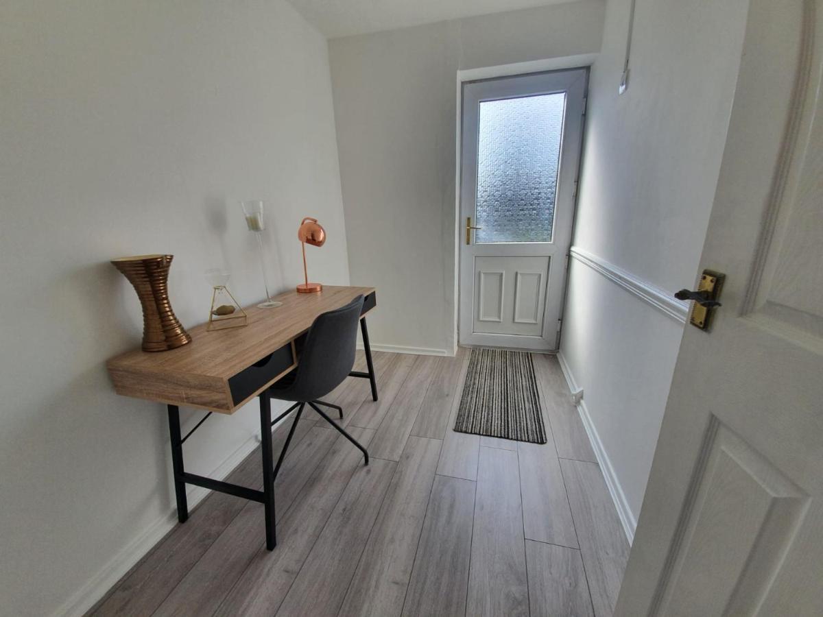 Bv Luxury Spacious 3 Bedroom House At Isaac Close Vakantiehuis
