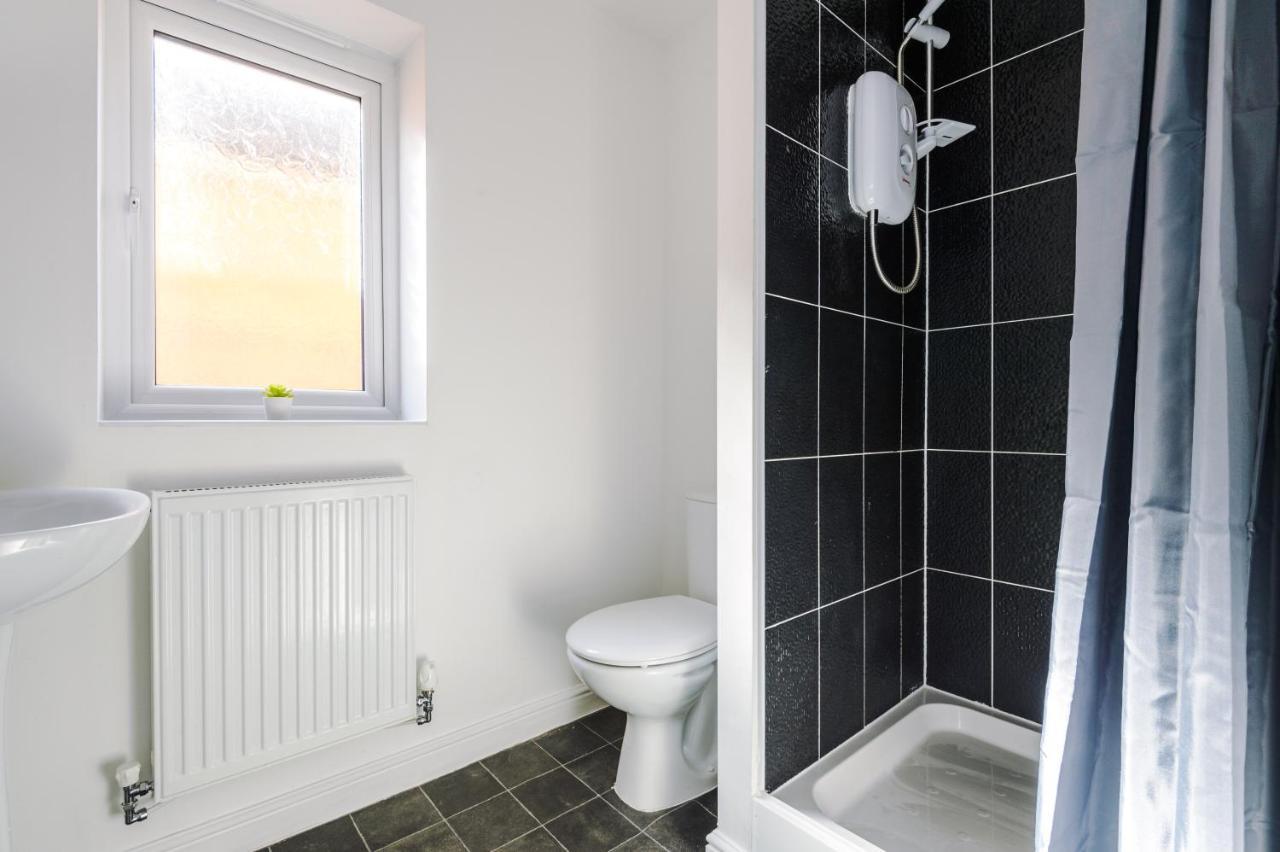 Holiday home 5 Bedroom House Hosted By Mcr Dens *