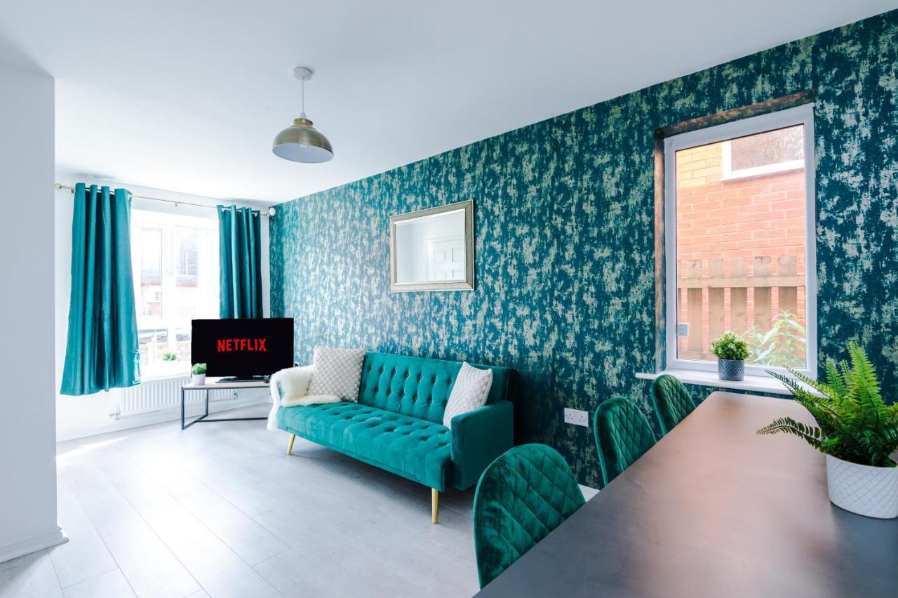 5 Bedroom House Hosted By Mcr Dens Holiday home