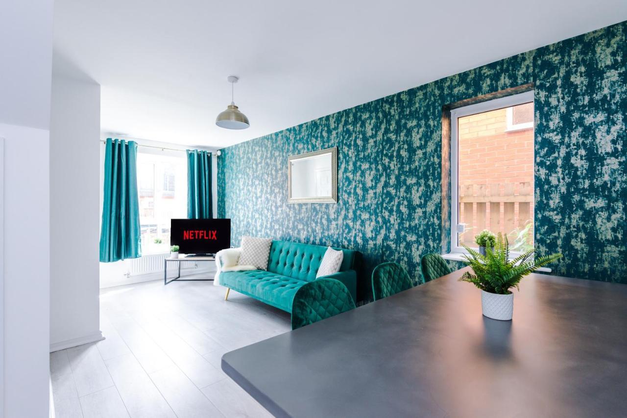 5 Bedroom House Hosted By Mcr Dens * Manchester
