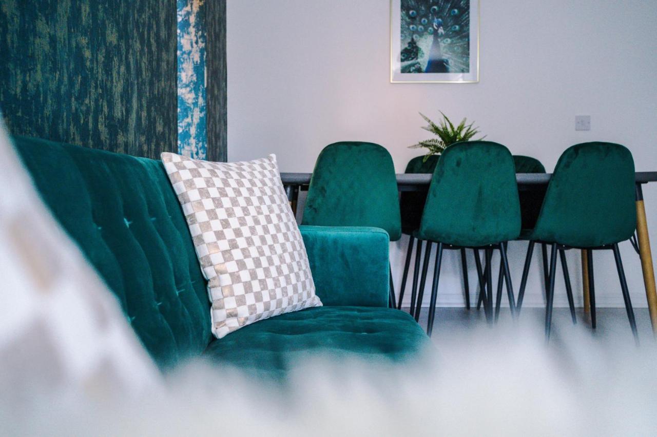 5 Bedroom House Hosted By Mcr Dens Holiday home