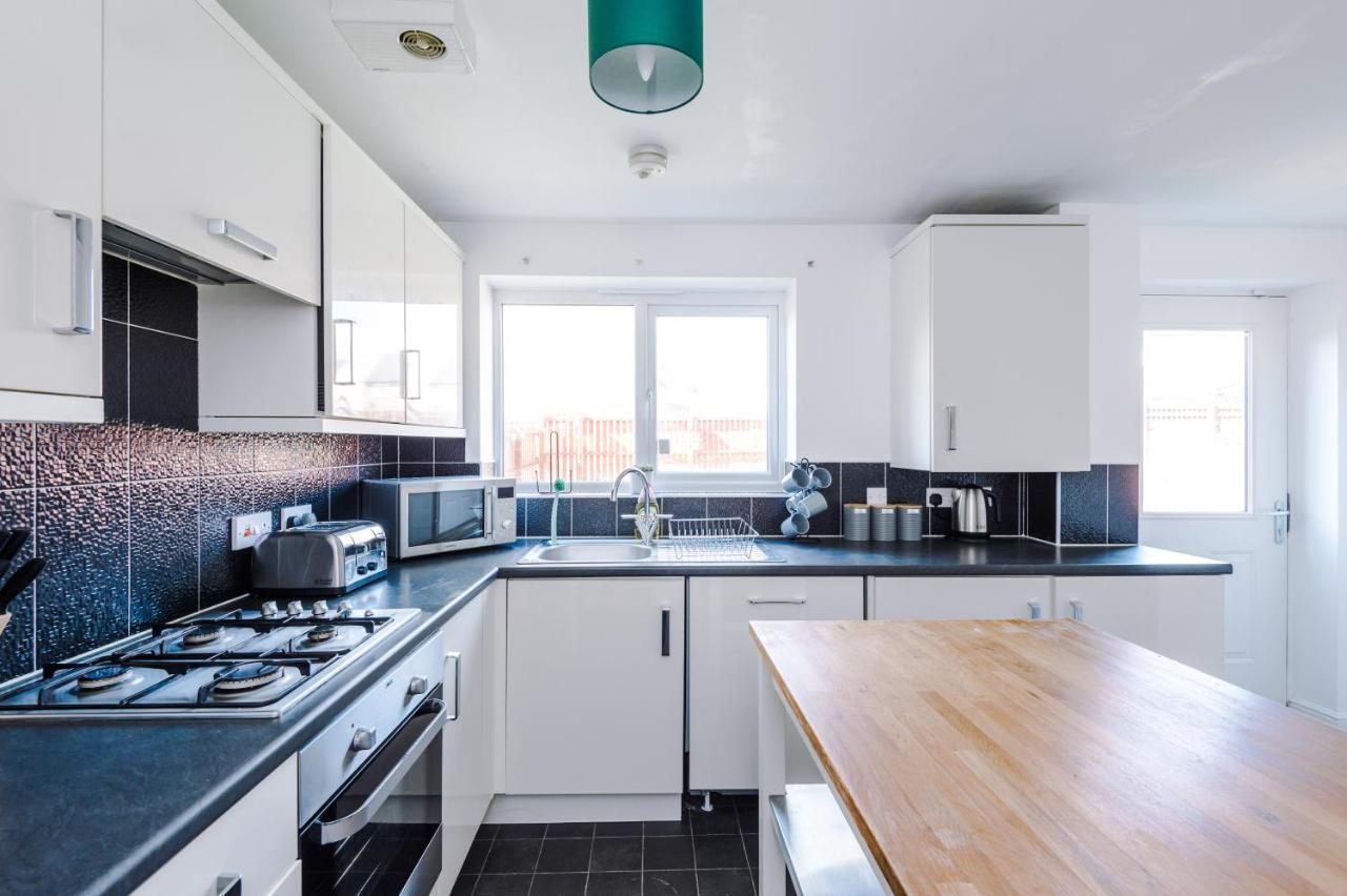 5 Bedroom House Hosted By Mcr Dens Holiday home *