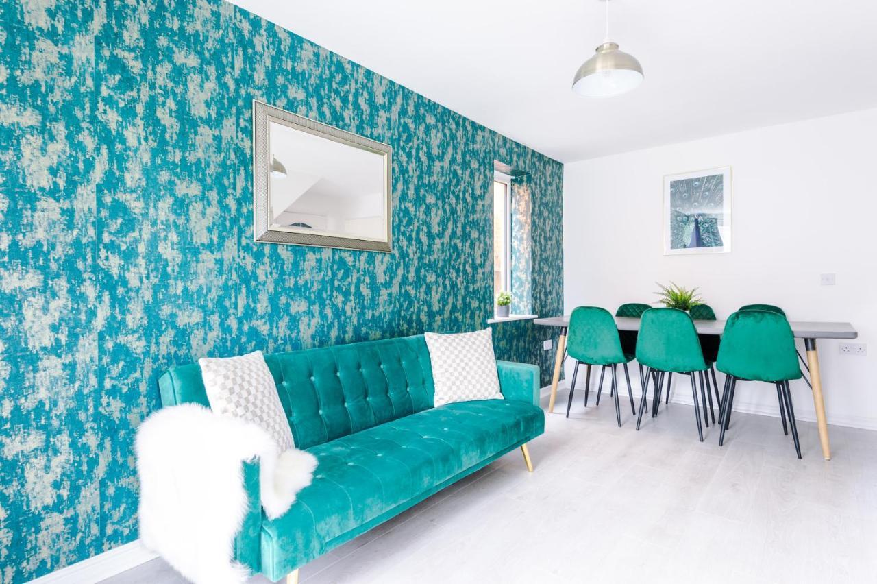 5 Bedroom House Hosted By Mcr Dens Holiday home Manchester