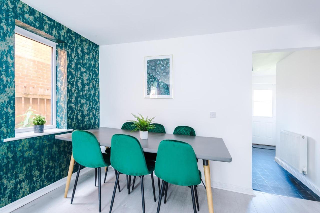 Holiday home 5 Bedroom House Hosted By Mcr Dens *