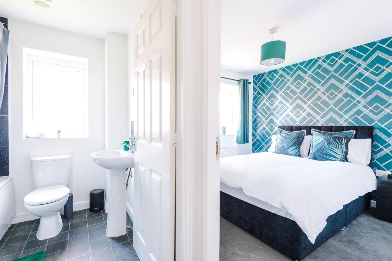 5 Bedroom House Hosted By Mcr Dens Holiday home Manchester