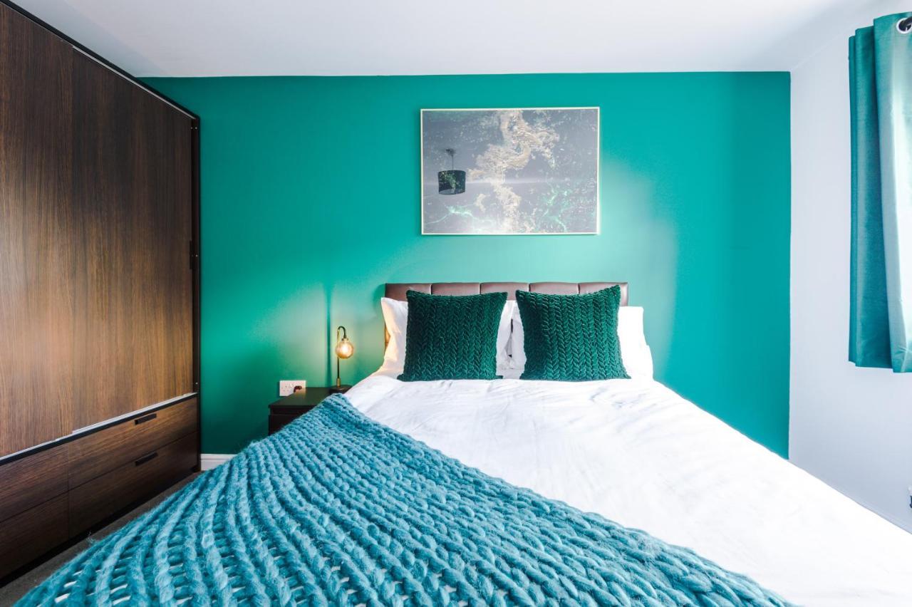 5 Bedroom House Hosted By Mcr Dens * Manchester
