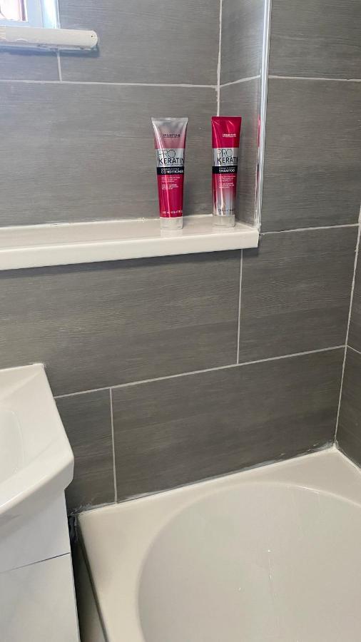 Bv Luxury Spacious 3 Bedroom House At Isaac Close * Manchester
