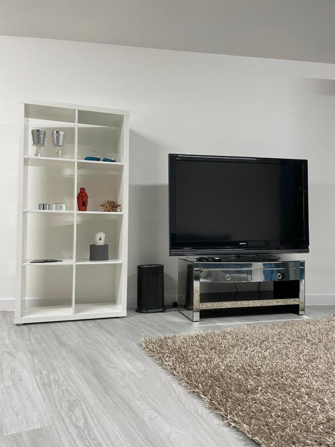 Wharf Premier - Free Private Parking Apartment Manchester