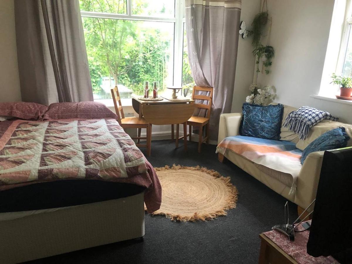 Private Studio Flat Great Location In Appartement