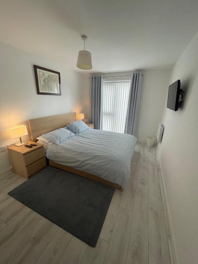Superb 1 Bed - 3 Min To Tram - Free On Site Parking - Sleeps 3 * Manchester