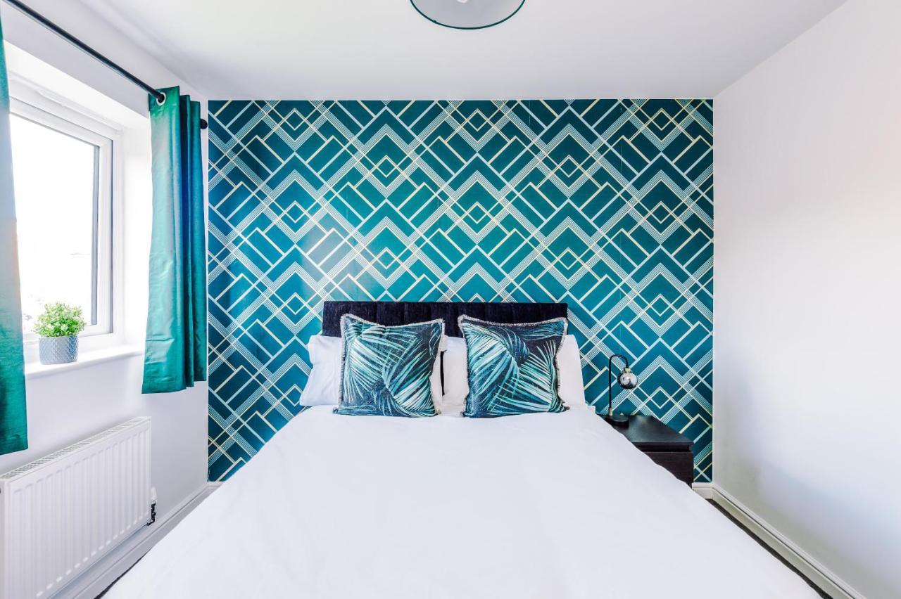 5 Bedroom House Hosted By Mcr Dens Holiday home Manchester