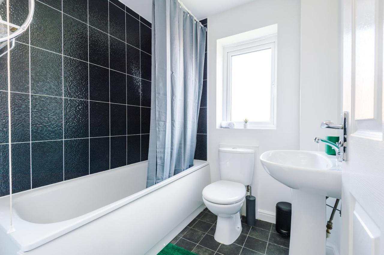 Holiday home 5 Bedroom House Hosted By Mcr Dens Manchester