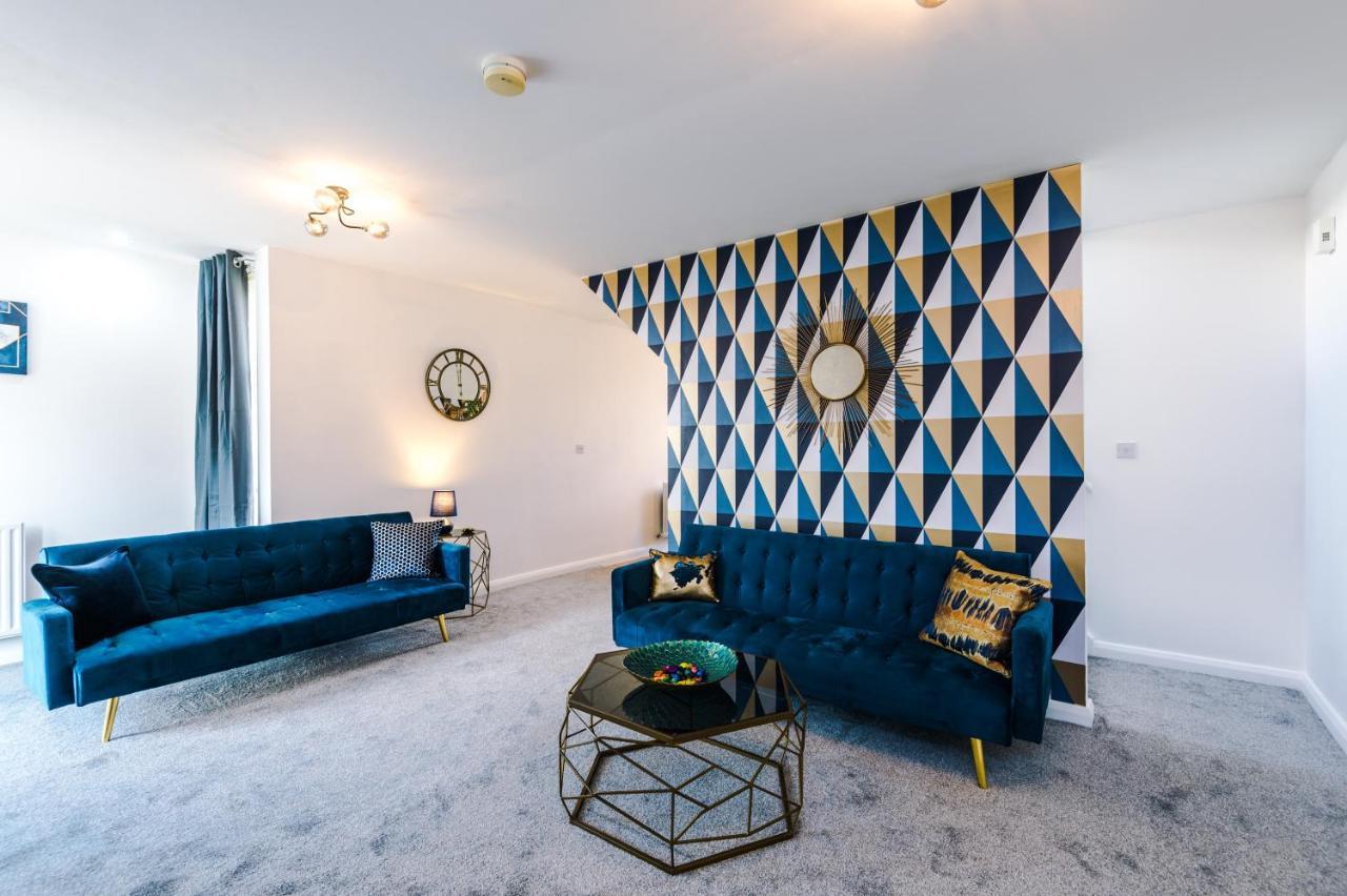 3 Bedroom Hosted By Mcr Dens Holiday home