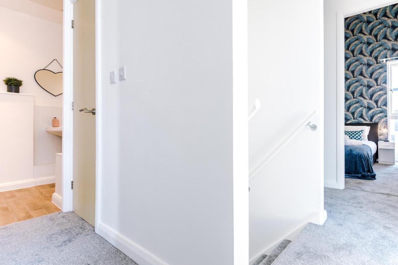 3 Bedroom Hosted By Mcr Dens