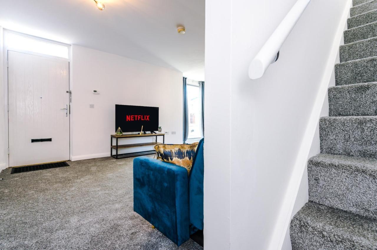 Holiday home 3 Bedroom Hosted By Mcr Dens *