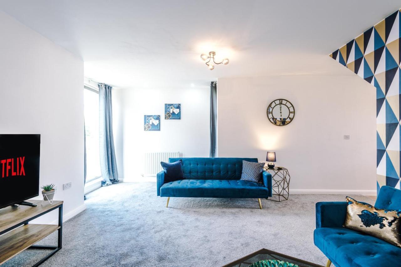 3 Bedroom Hosted By Mcr Dens
