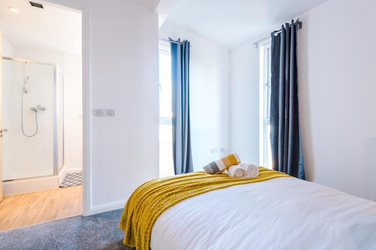 3 Bedroom Hosted By Mcr Dens * Manchester