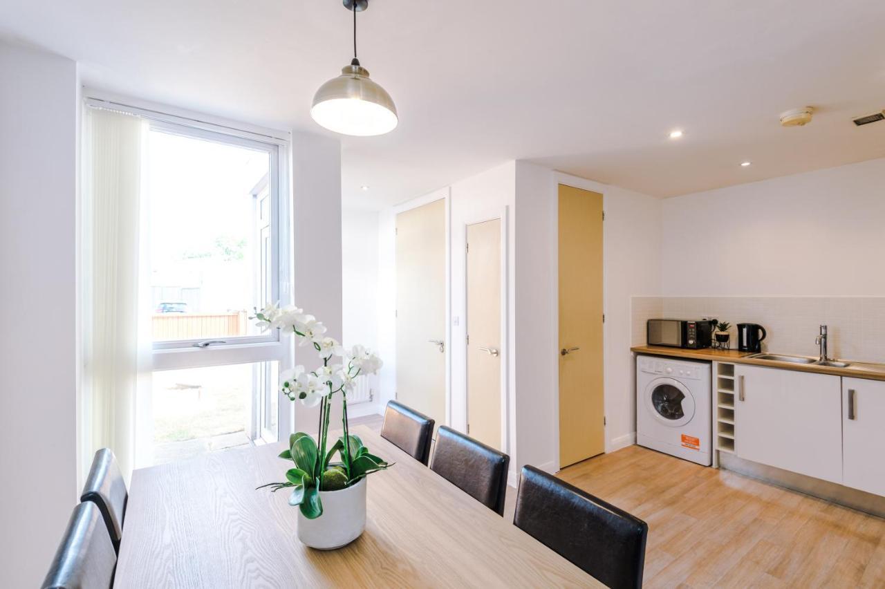 3 Bedroom Hosted By Mcr Dens