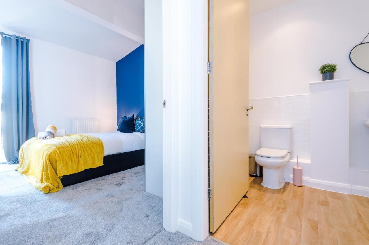 Holiday home 3 Bedroom Hosted By Mcr Dens Manchester