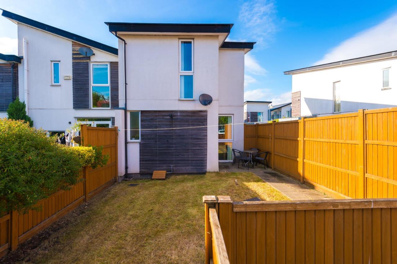 3 Bedroom Hosted By Mcr Dens Holiday home Manchester