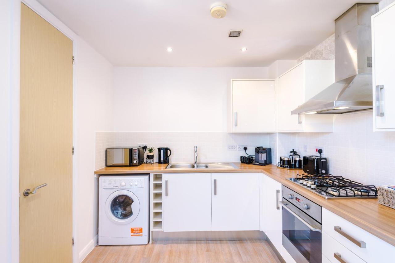 3 Bedroom Hosted By Mcr Dens