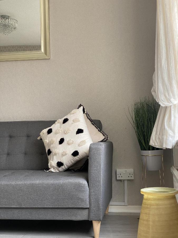 Bv Luxury Spacious 3 Bedroom House At Isaac Close * Manchester