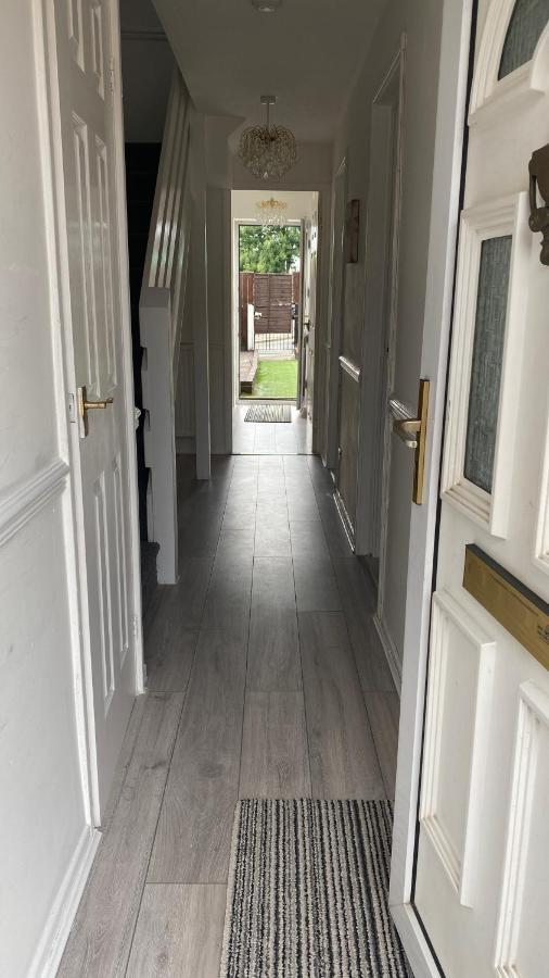 Bv Luxury Spacious 3 Bedroom House At Isaac Close Holiday home Manchester