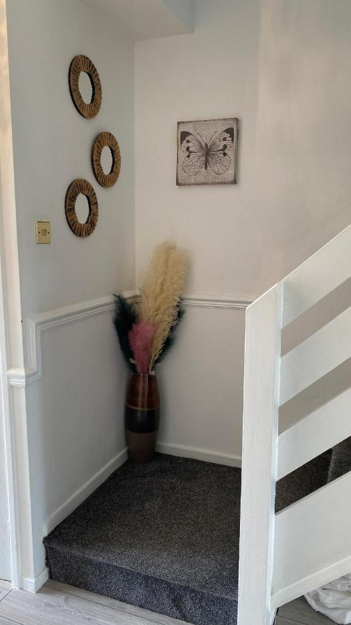 Bv Luxury Spacious 3 Bedroom House At Isaac Close * Manchester