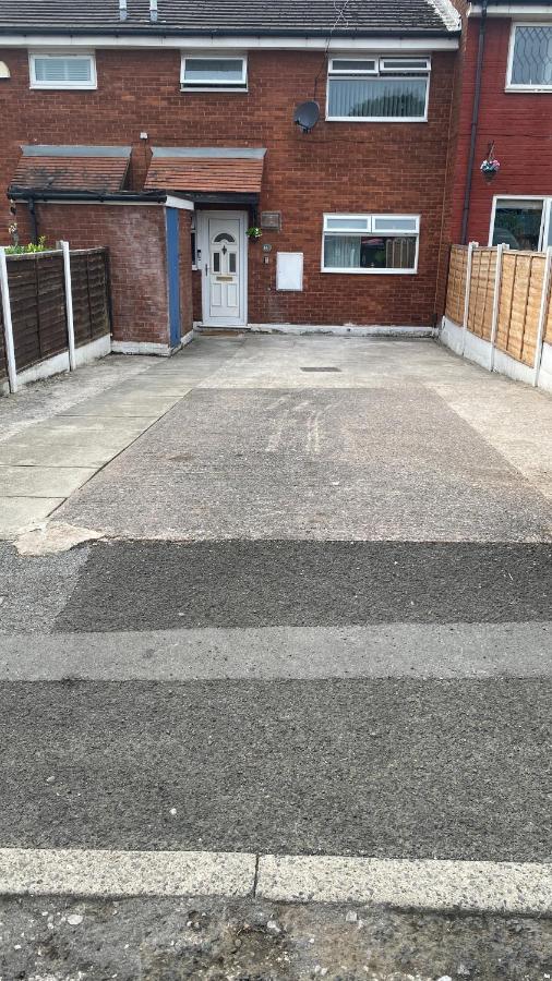 Bv Luxury Spacious 3 Bedroom House At Isaac Close Holiday home Manchester