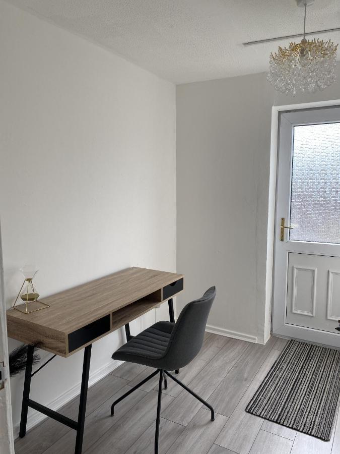 Bv Luxury Spacious 3 Bedroom House At Isaac Close Manchester