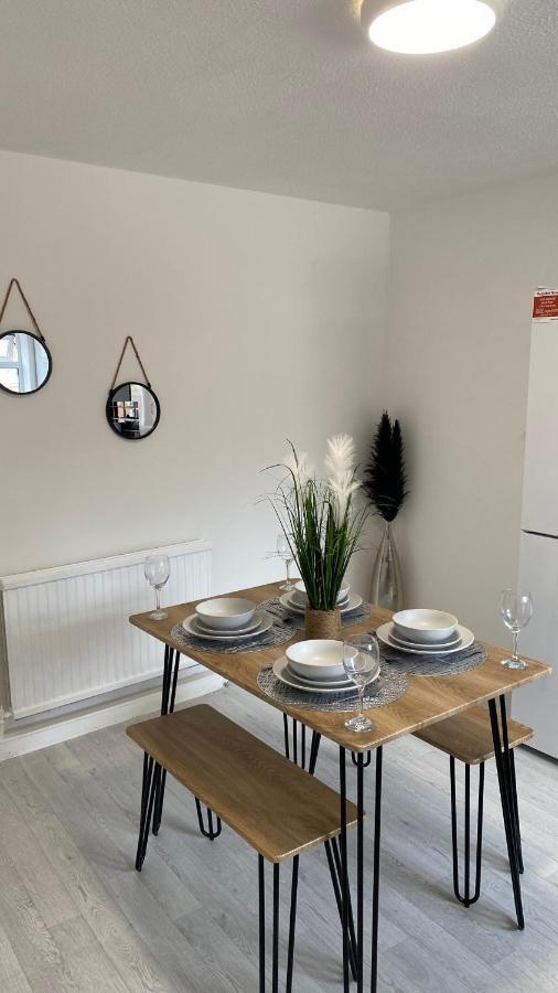Bv Luxury Spacious 3 Bedroom House At Isaac Close Vakantiehuis