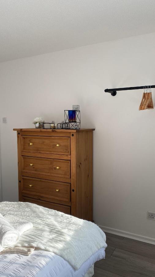Bv Luxury Spacious 3 Bedroom House At Isaac Close Manchester