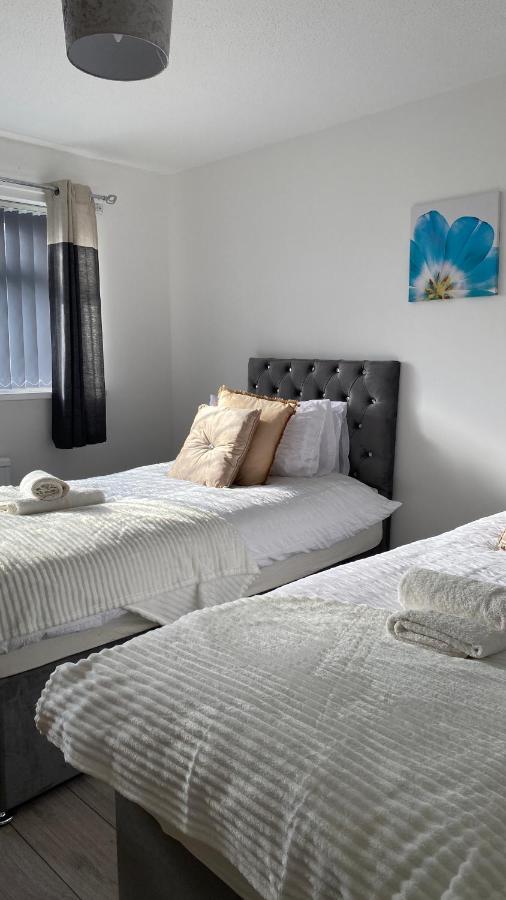 Bv Luxury Spacious 3 Bedroom House At Isaac Close *