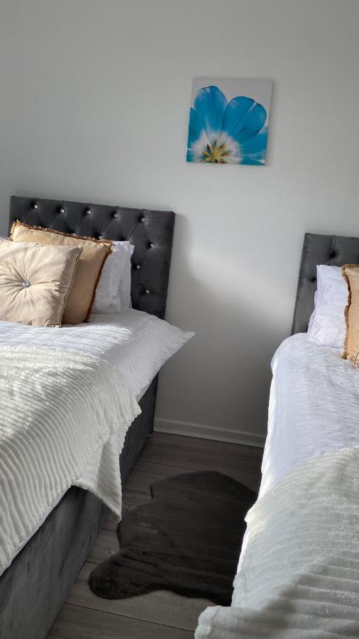 Bv Luxury Spacious 3 Bedroom House At Isaac Close Manchester
