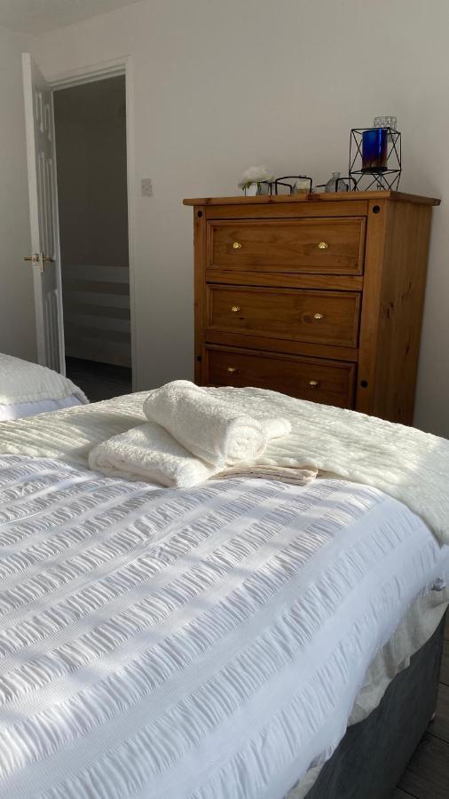 Bv Luxury Spacious 3 Bedroom House At Isaac Close Vakantiehuis *