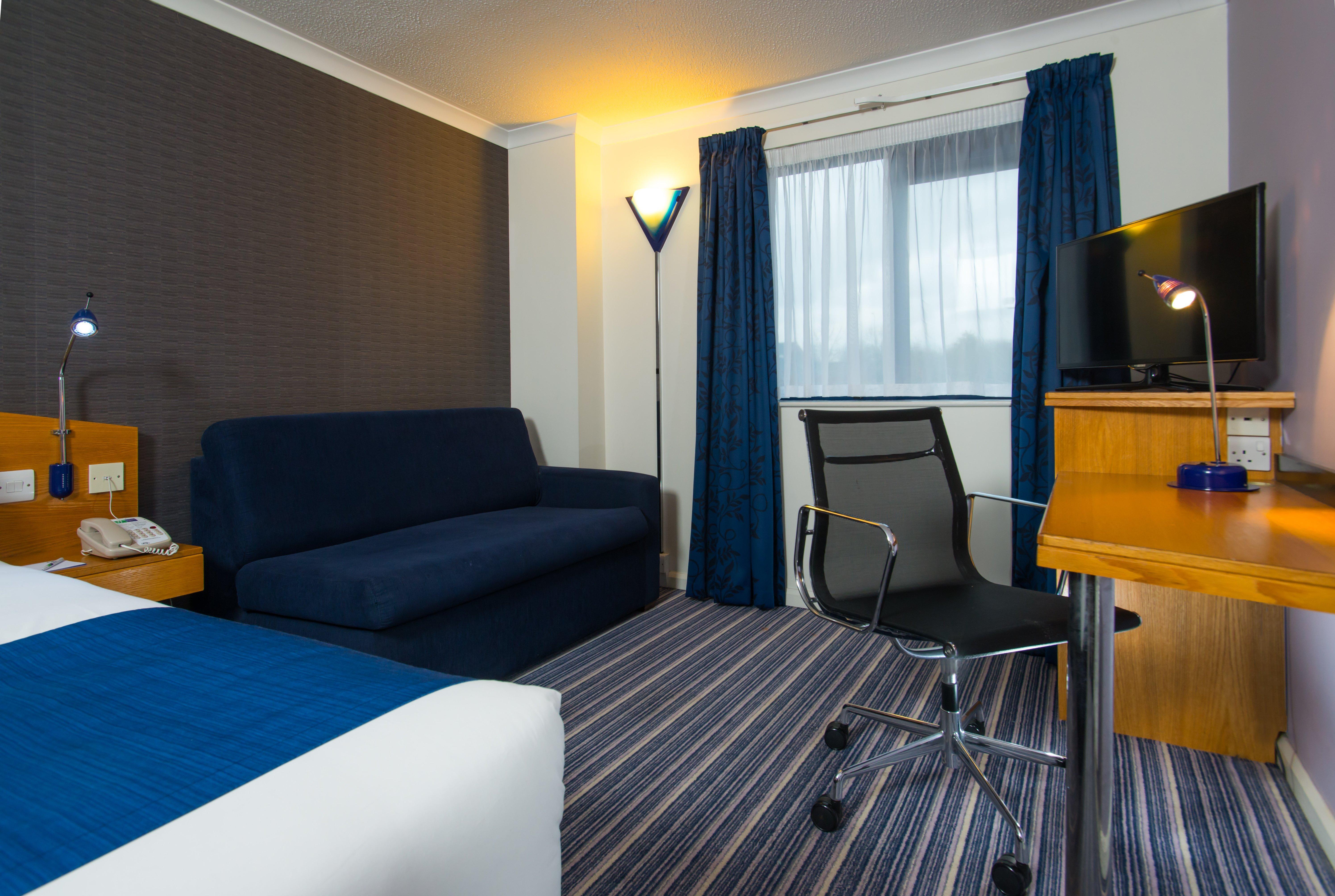 Express East By Ihg Hotel 3*