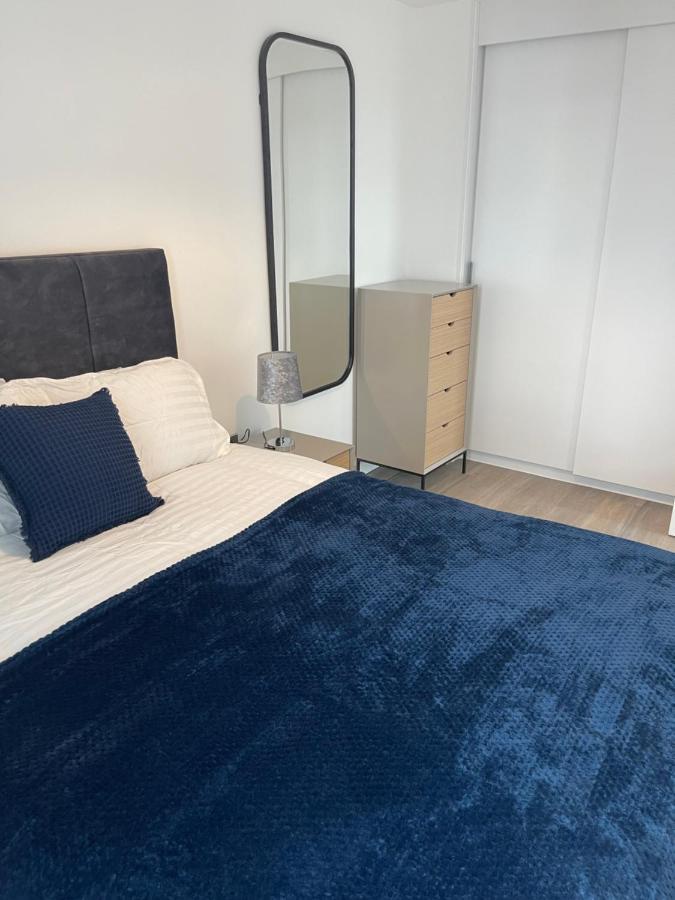 Free Parking 1 Bed Luxury Apartment, King Size Bed Apartment Manchester