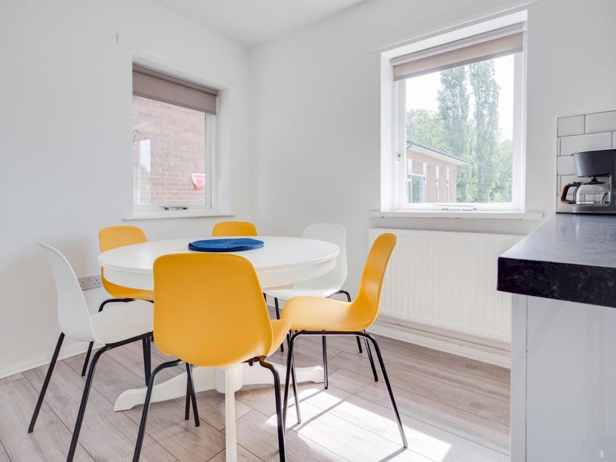 Pass The Keys Lovely 3 Bedroom Golf Club And Parking Manchester