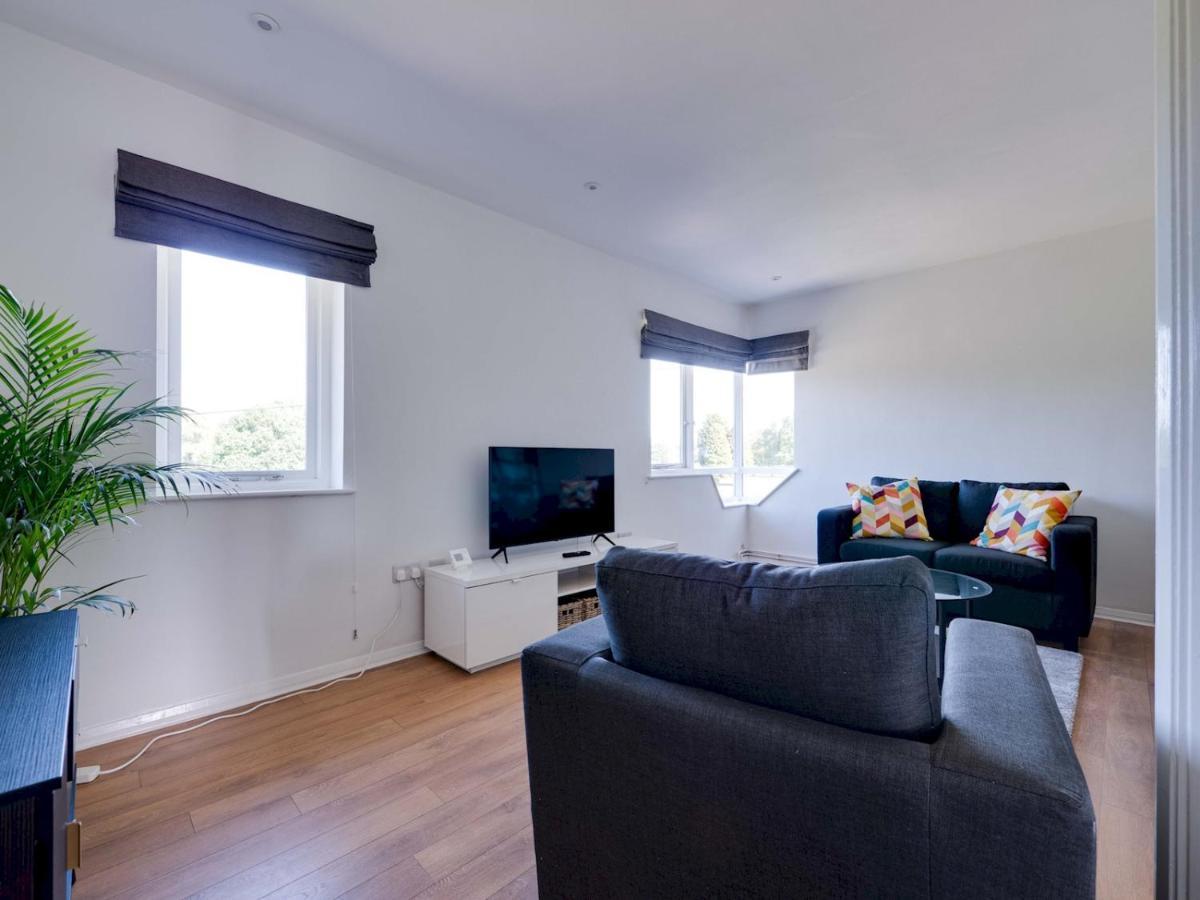 Pass The Keys Lovely 3 Bedroom Golf Club And Parking *