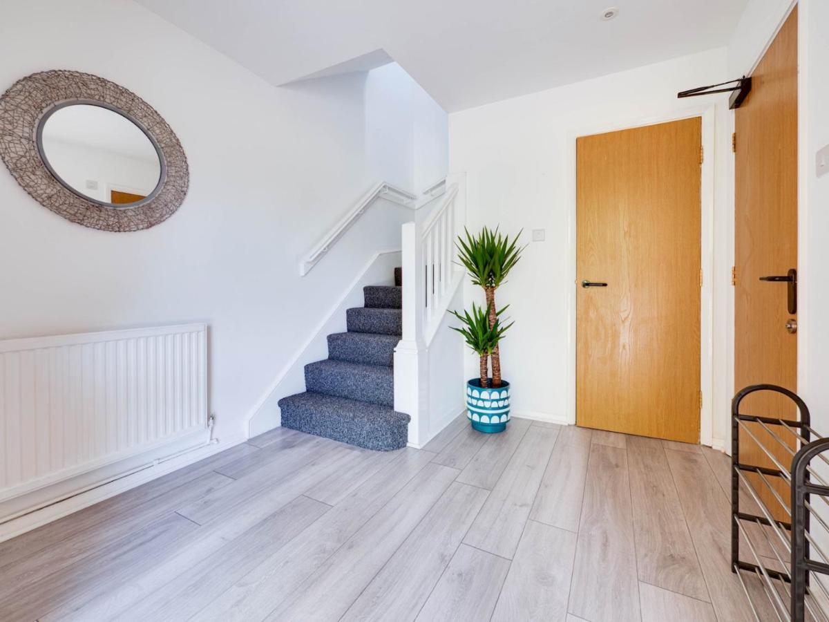Pass The Keys Lovely 3 Bedroom Golf Club And Parking * Manchester