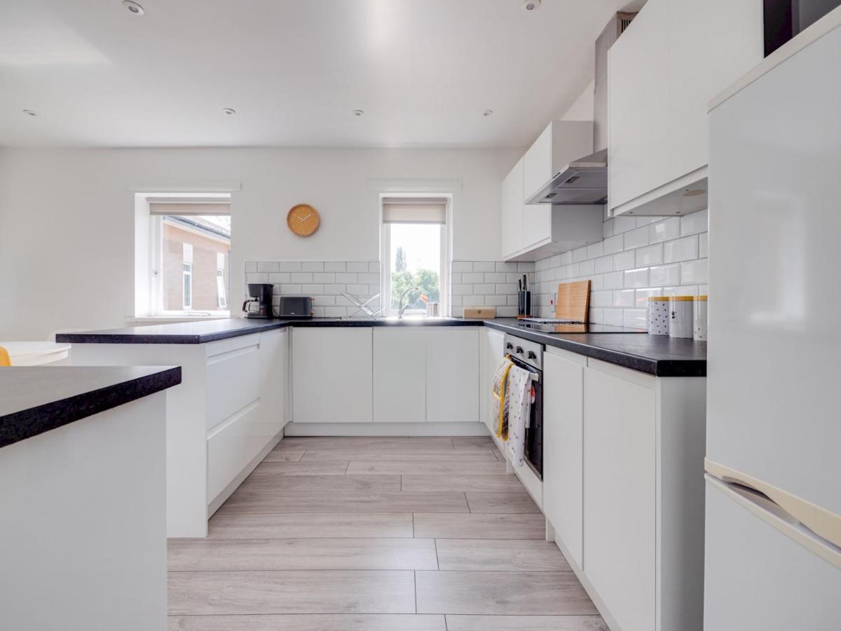 Vakantiehuis Pass The Keys Lovely 3 Bedroom Golf Club And Parking Manchester