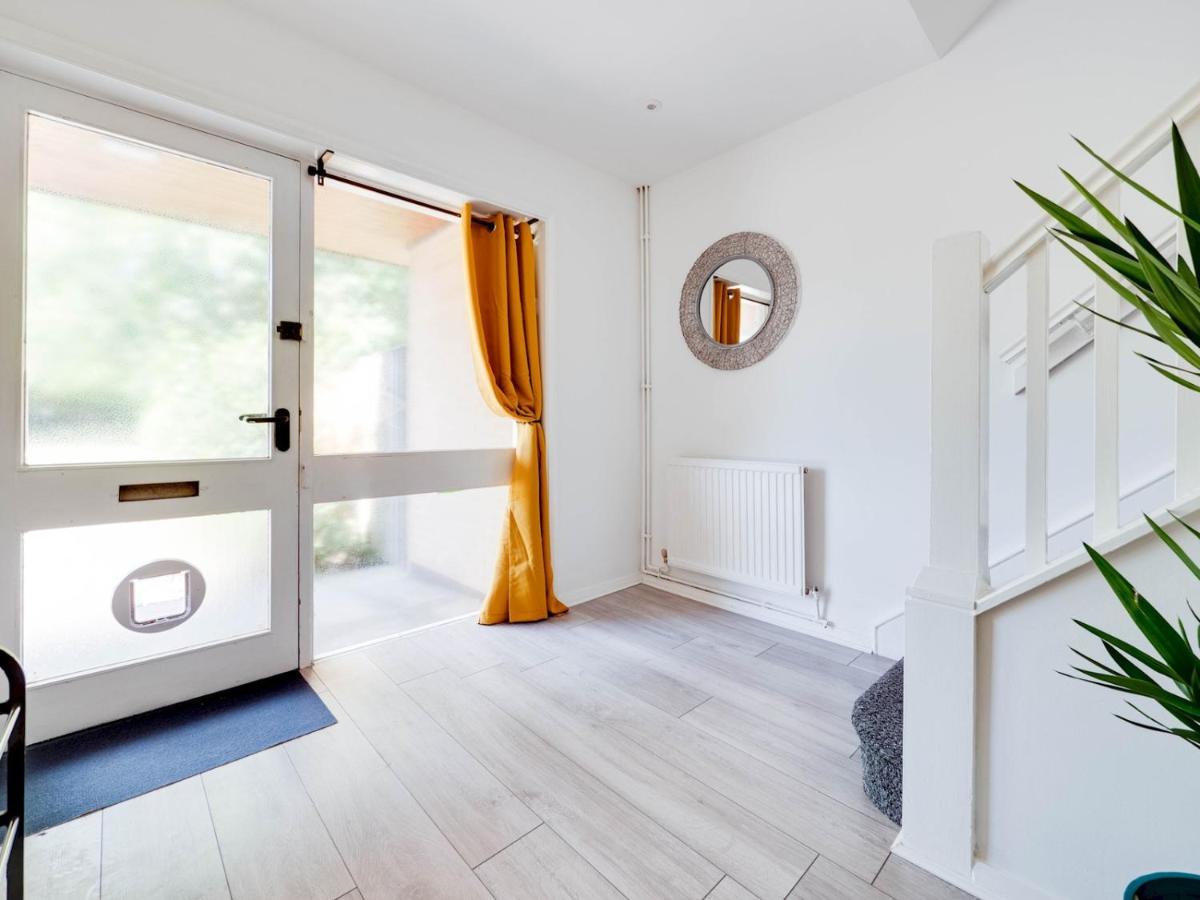 Pass The Keys Lovely 3 Bedroom Golf Club And Parking * Manchester