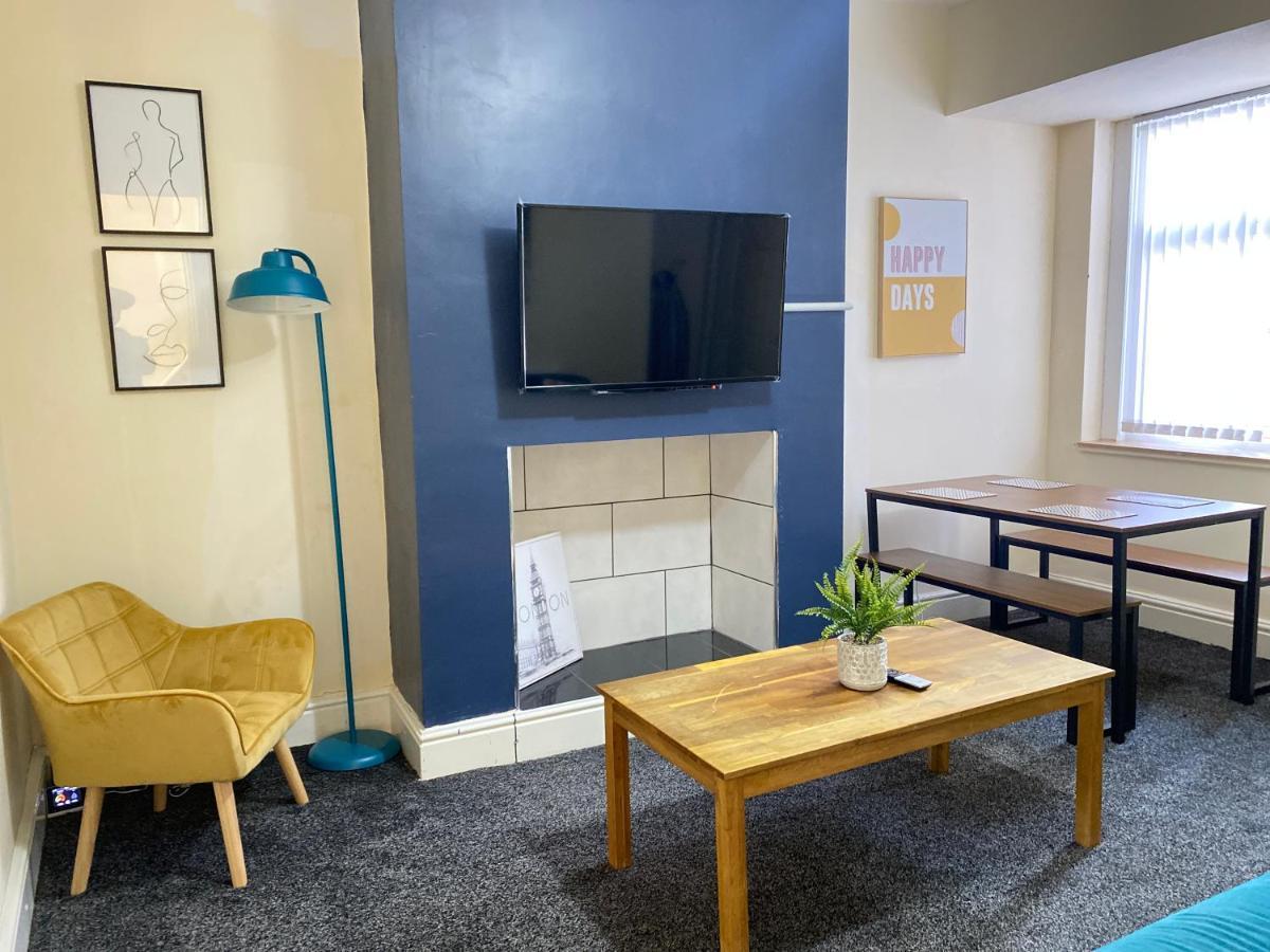 Jetson House - Luxury 4-bed With King Size Bedroom Near Etihad Holiday home