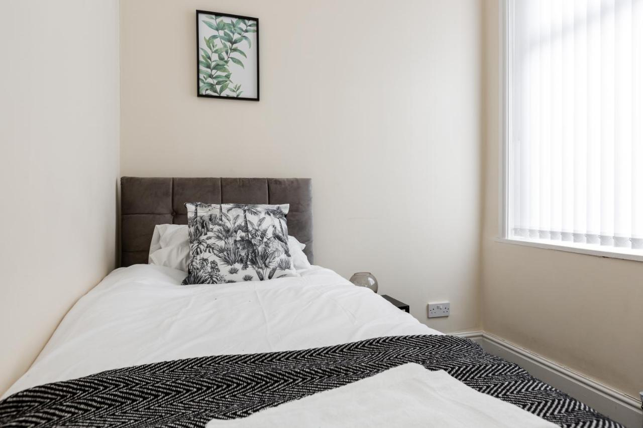 Jetson House - Luxury 4-bed With King Size Bedroom Near Etihad