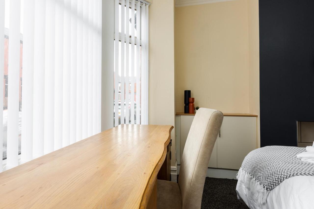 Holiday home Jetson House - Luxury 4-bed With King Size Bedroom Near Etihad Manchester