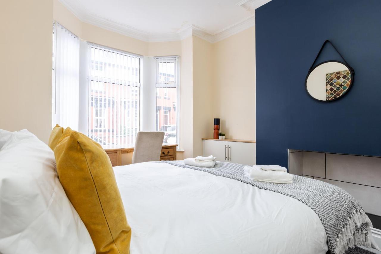 Jetson House - Luxury 4-bed With King Size Bedroom Near Etihad Holiday home *