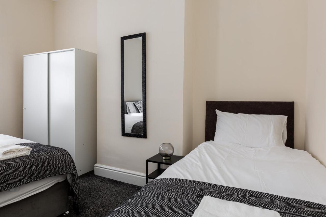 Holiday home Jetson House - Luxury 4-bed With King Size Bedroom Near Etihad Manchester