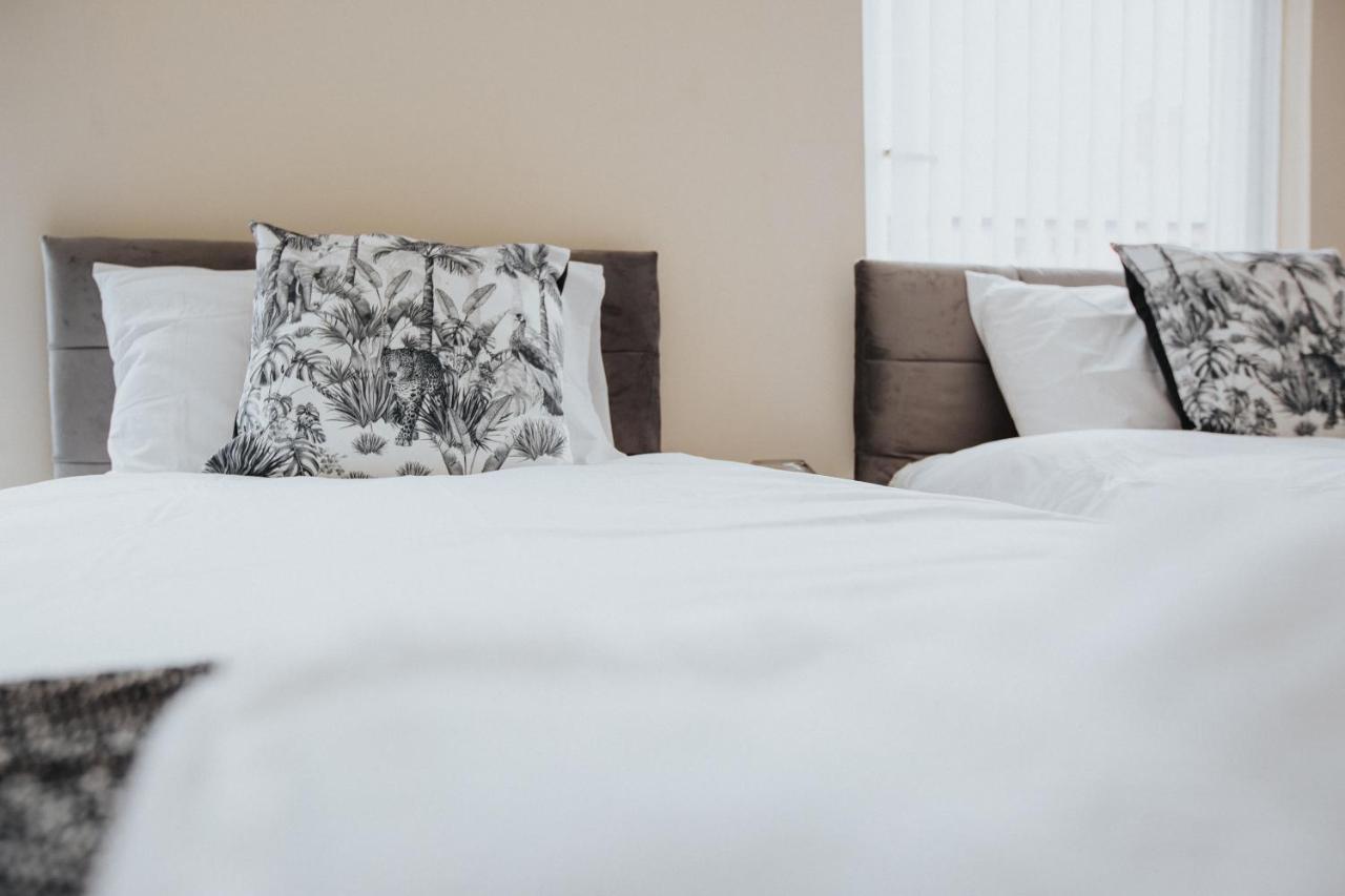 Jetson House - Luxury 4-bed With King Size Bedroom Near Etihad Holiday home *